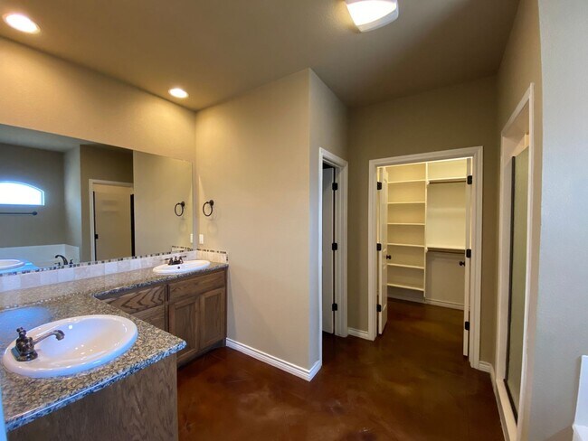 Building Photo - 3053 Andalusian Ln
