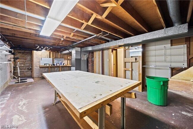 Building Photo - 4960 W Park Dr