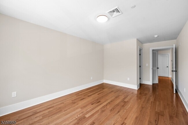 Building Photo - 162 Closter Dock Rd