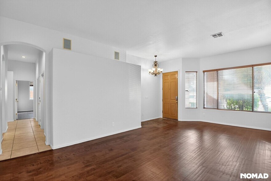 Building Photo - 971 N Santa Anna Pl