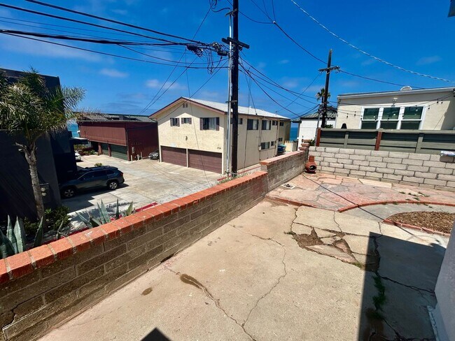 Building Photo - Charming 2 Bed / 2 Bath Coastal Retreat with Ocean Views in Ocean Beach
