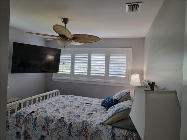 Building Photo - 315 Crescent Ct E