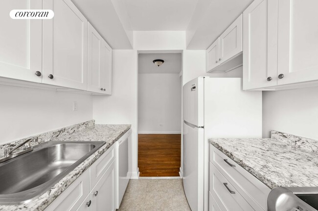 Building Photo - 2545 Sedgwick Ave