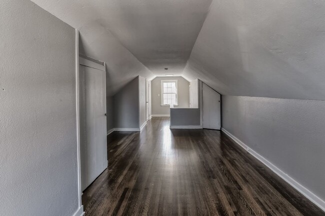 Building Photo - Amazing Aksarben Home