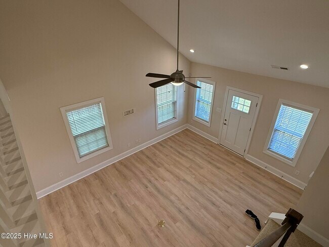 Building Photo - 300 Mashie Ct