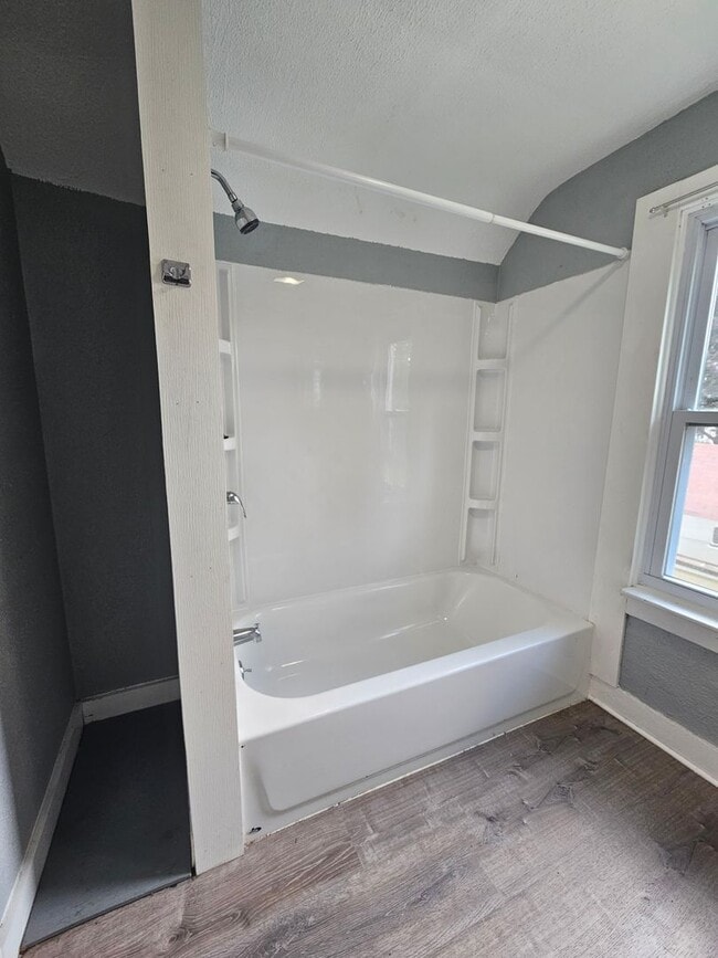 Building Photo - There is a $25 fee per application and eve...
