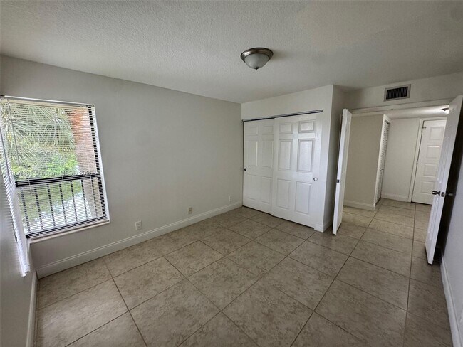 Building Photo - 3817 Cocoplum Cir