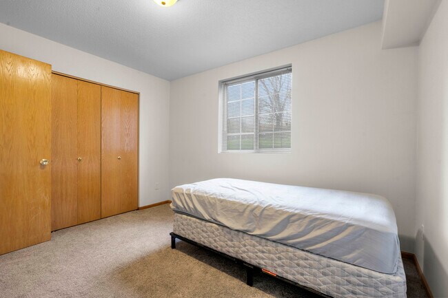 Building Photo - 2270 Holiday Rd