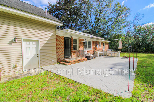 Building Photo - 749 Fort Sumter Dr