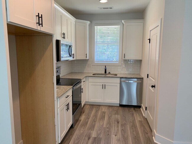 Building Photo - Twin Forks Townhomes