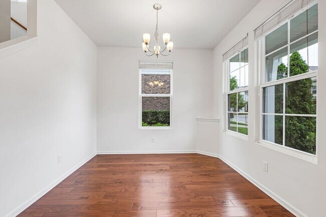 Building Photo - 1038 Livingstone Ln