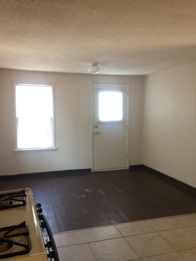 Building Photo - 4 bedroom house