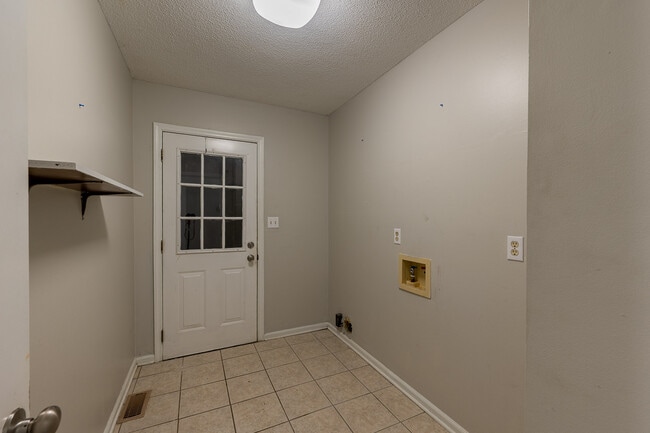 Building Photo - 3821 Forest Creek Way