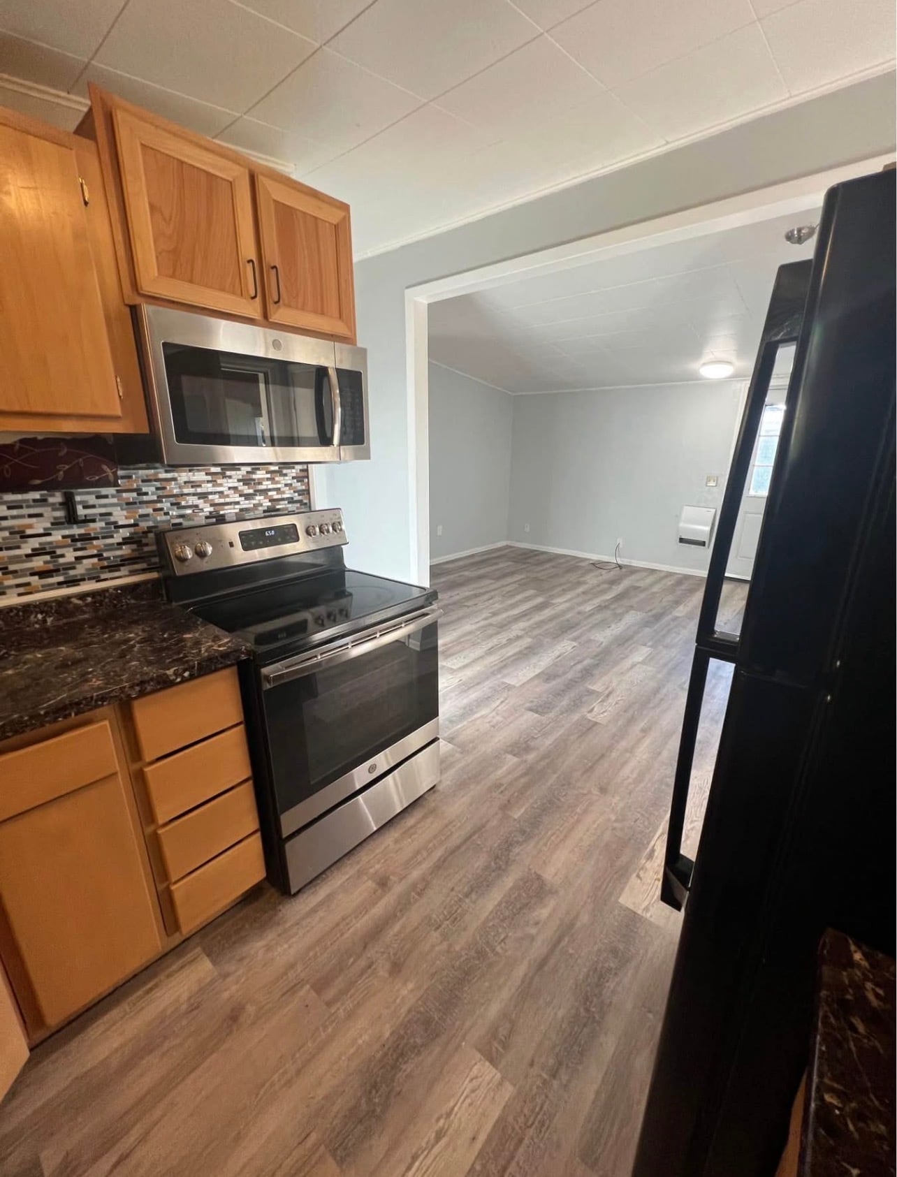 Kitchen - 414 E Broadway St