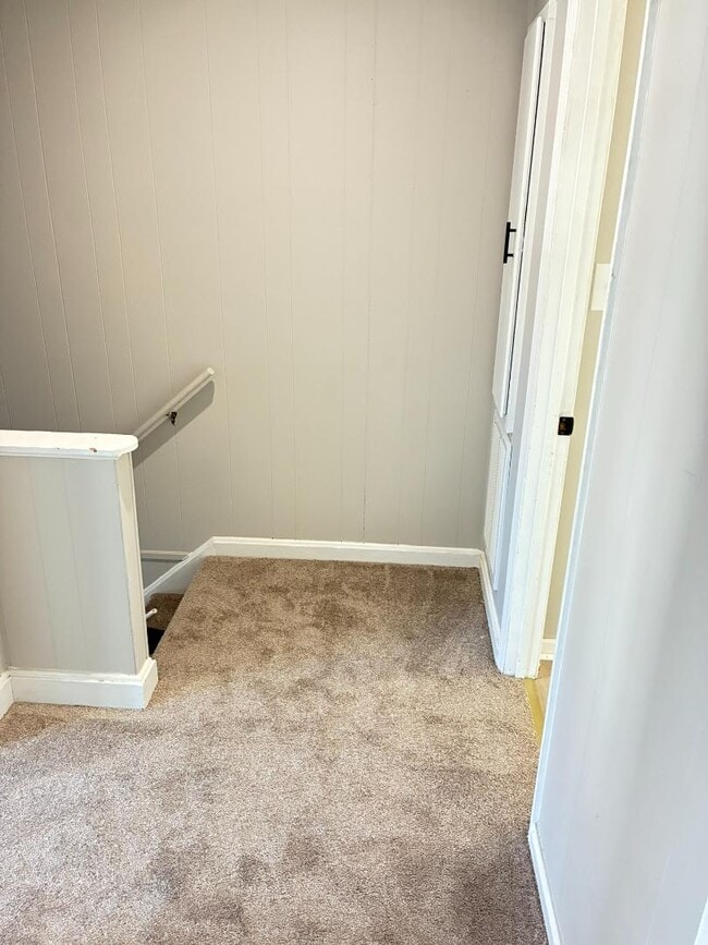 Building Photo - 1612 Dartmore Dr N