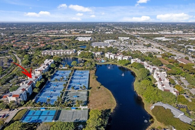 Building Photo - 825 Egret Cir