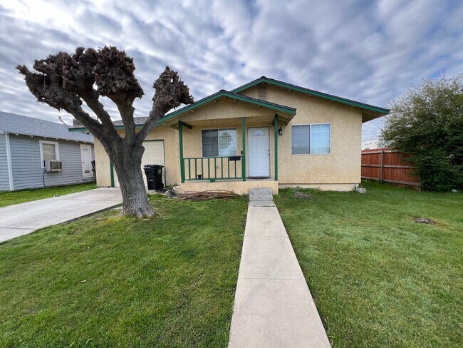 Building Photo - 1417 Hall Ave