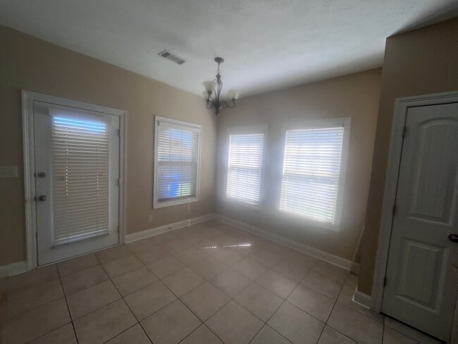 Building Photo - Great Location in Prattville