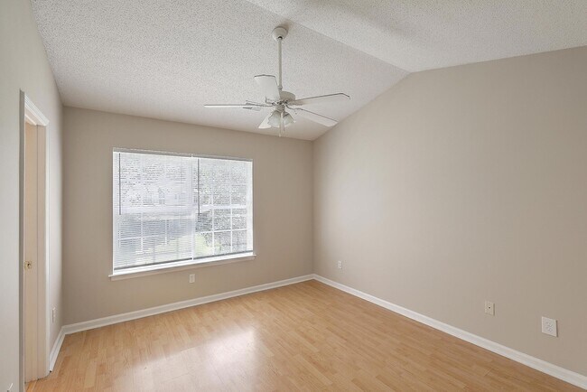 Building Photo - 8074 Shadow Oak Dr