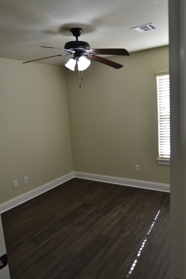 Building Photo - 1700 Been Rd