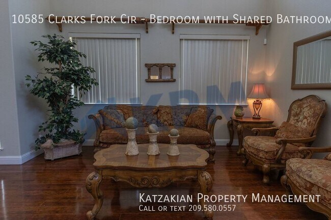 Building Photo - Bedroom with Shared Bathroom & Garage Space