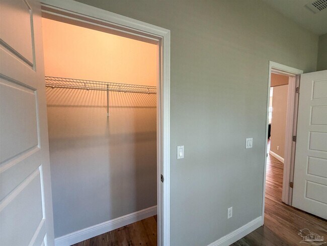 Building Photo - 1608 Toni St