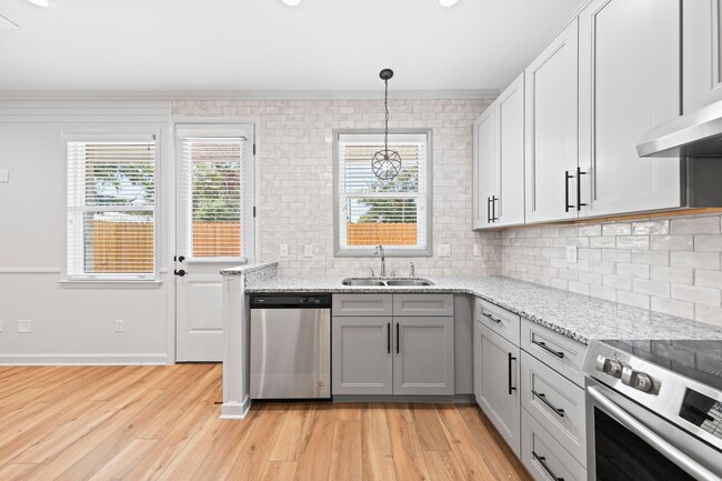 Building Photo - 305 Willingham Dr