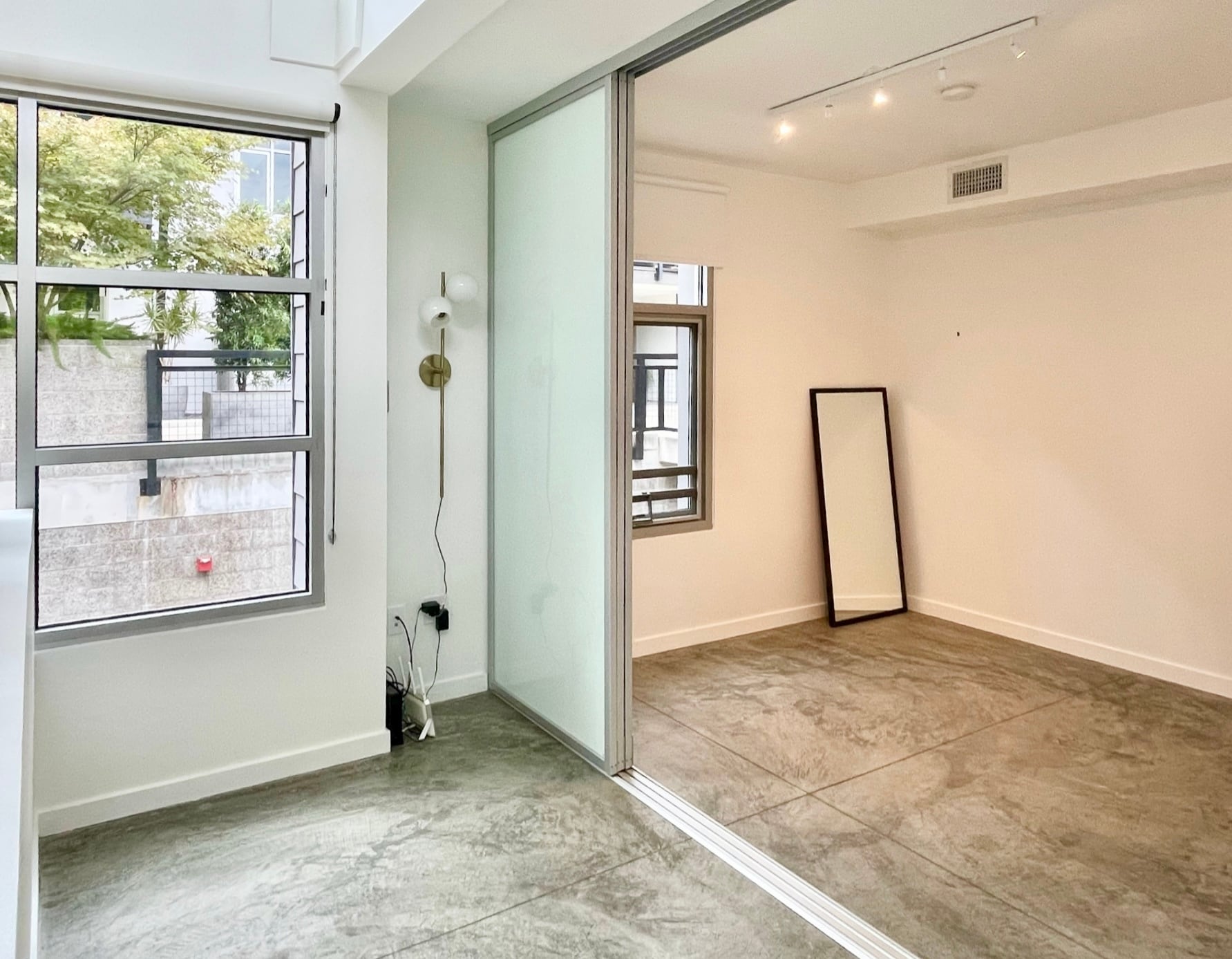 Building Photo - 4111 Sunset Blvd