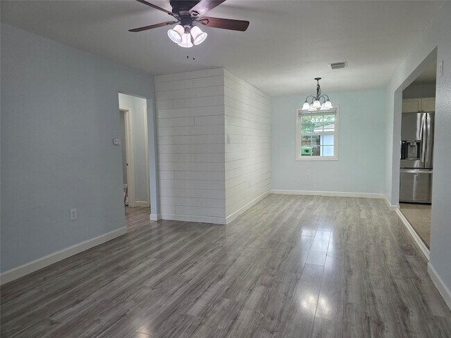 Building Photo - 209 Franlee St