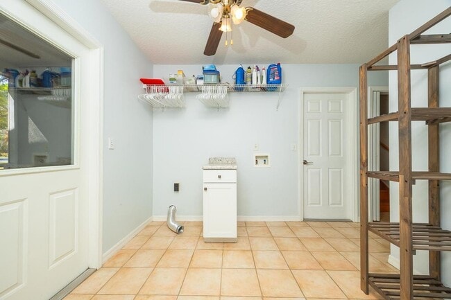 Building Photo - 728 Willow Wood Pl