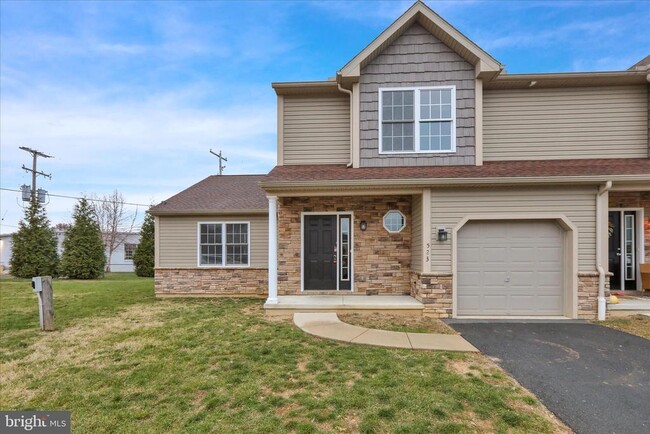 Building Photo - 523 Elm St