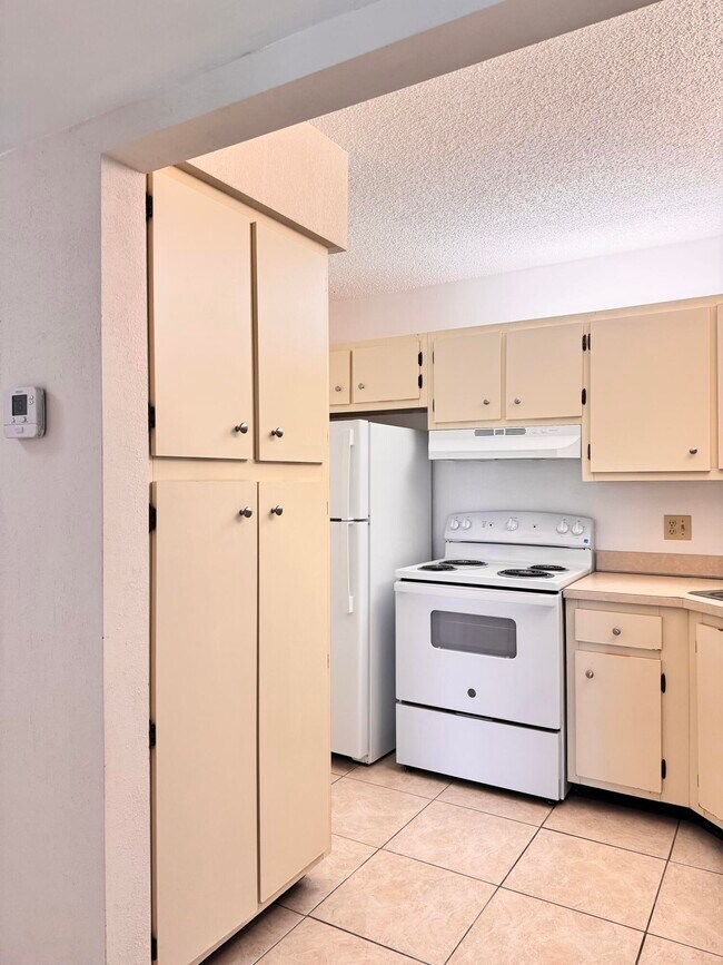 Building Photo - 1015 Green Pine Blvd