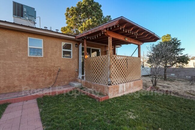 Building Photo - 1700 Gschwind Pl SW