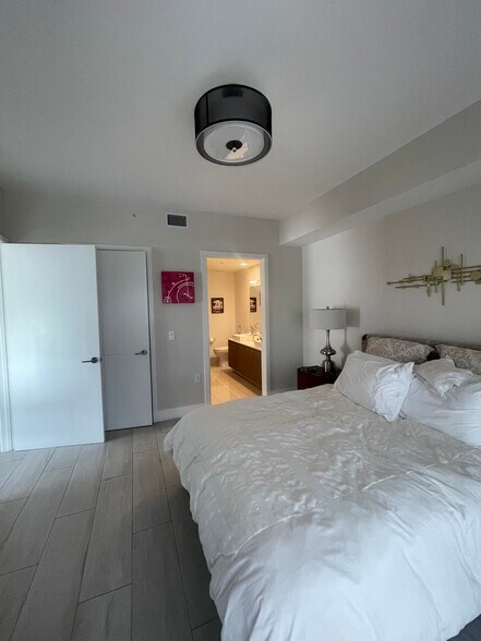 Building Photo - 201 SW 17th Rd