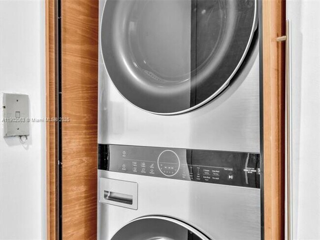 Building Photo - 650 West Ave