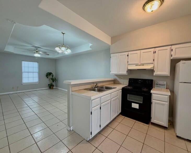 Building Photo - 2005 Cross St