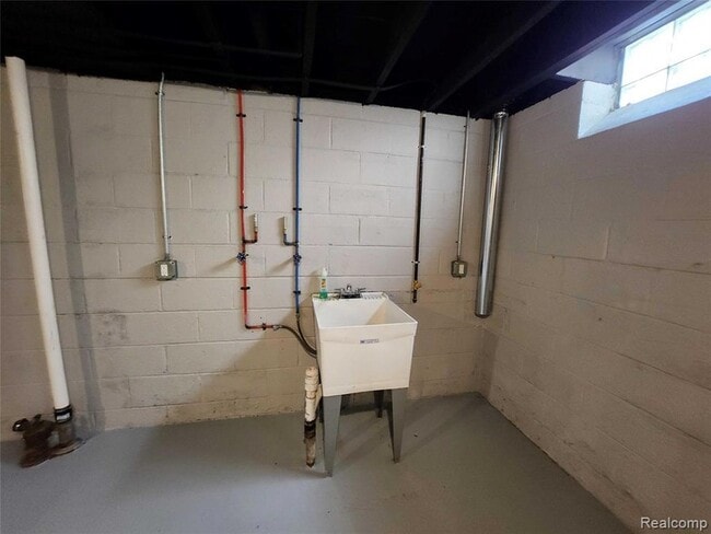 Building Photo - 15705 Juliana Ave