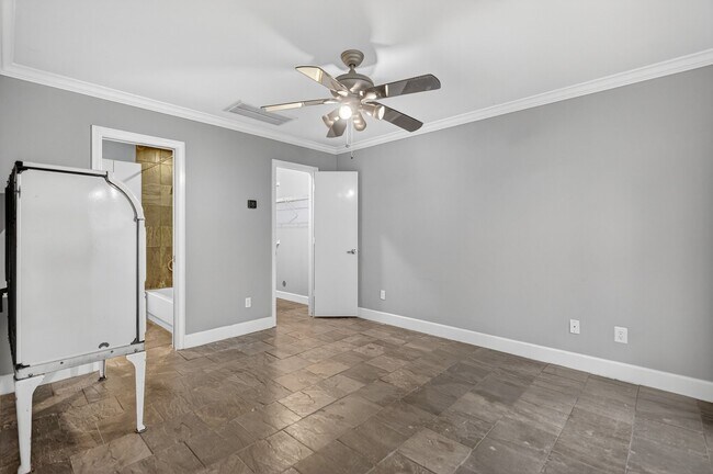 Building Photo - 706 Ruthven St