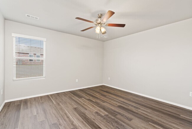 Building Photo - Available Now! 3-Bed, 2-Bath Duplex with Full-Service Lawn Care in Lawlis Ranch