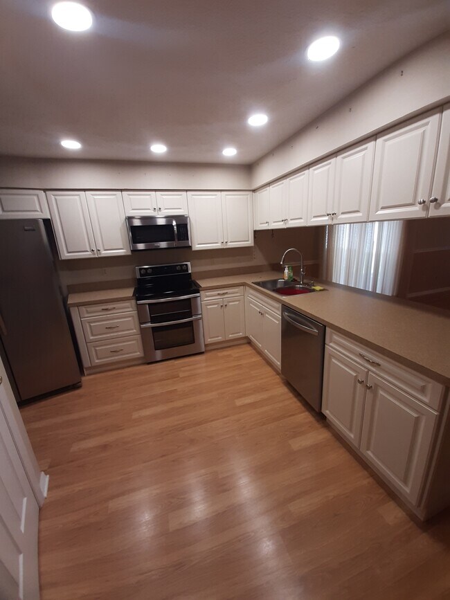 Building Photo - 1103 Belladonna Dr