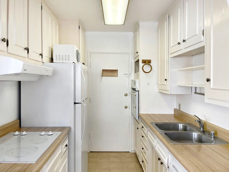 Building Photo - 960 Larrabee St