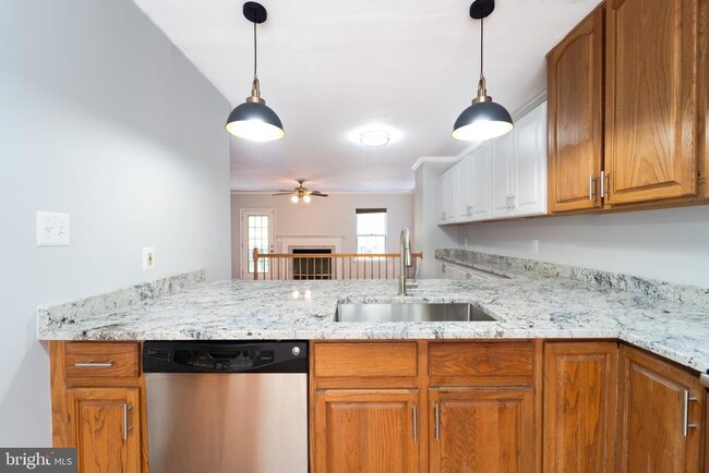 Building Photo - 413 Lakeview Ct