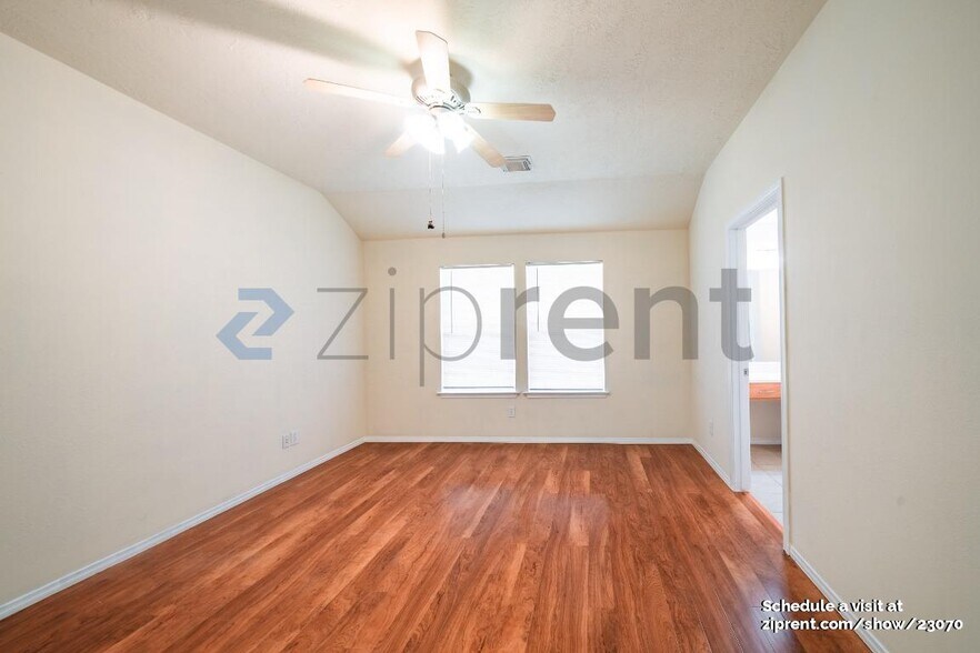 Building Photo - Unit