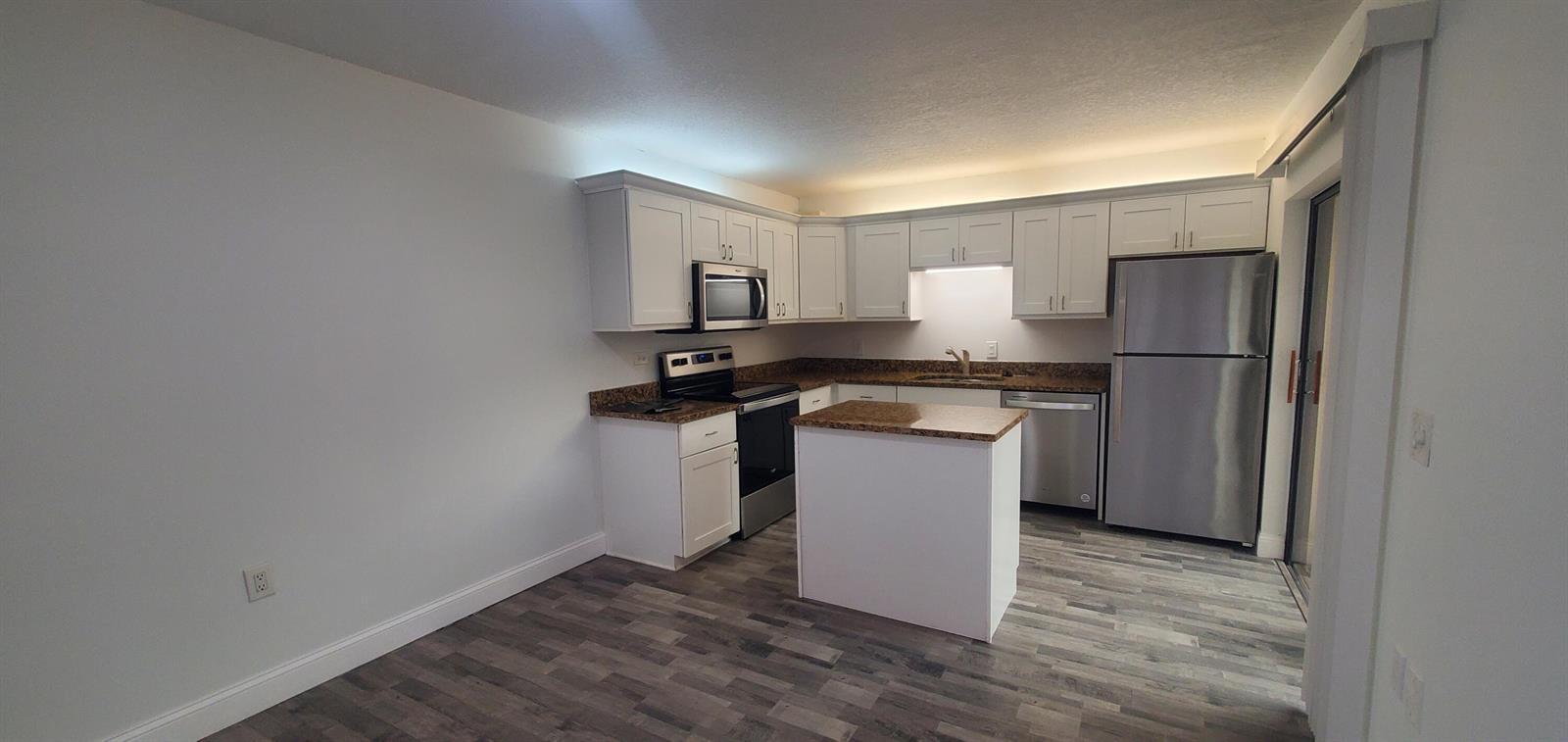 Building Photo - 704 7th Ln