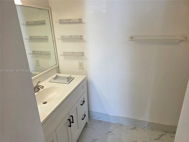 Building Photo - 1176 NW 124 Pl