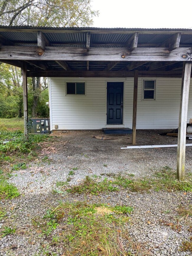 Building Photo - Quiet Country Living on 1 Acre in Murfreesboro! - 3br 2ba