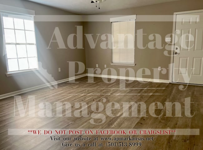 Building Photo - Charming Duplex in Greenbrier!