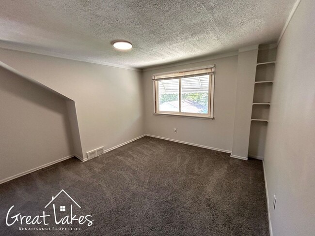 Building Photo - Beautiful 4 Bedroom 1 Bathroom now available for rent!