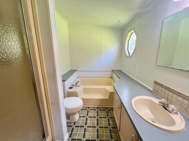 Building Photo - Stop Scrolling! Your New Home is Here!
