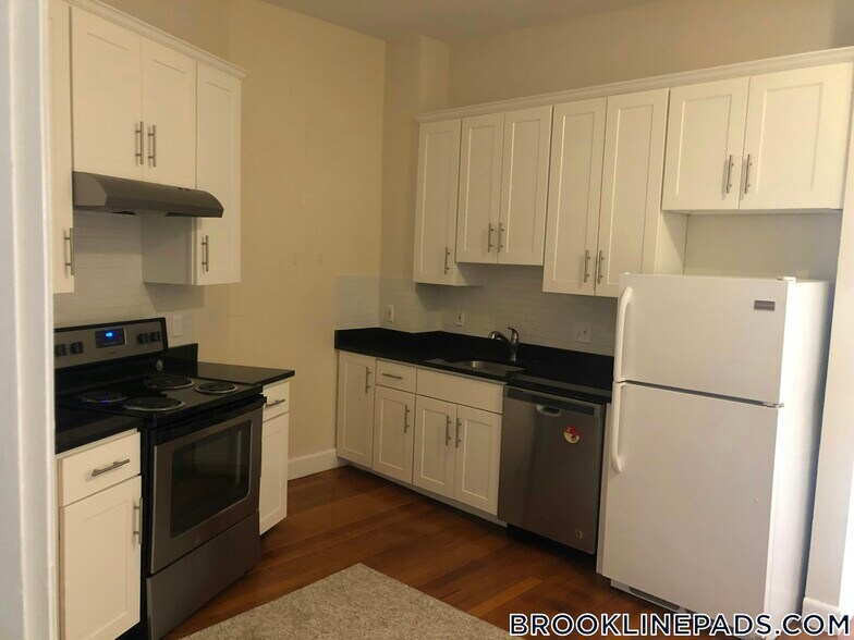 Primary Photo - 1728 Beacon St